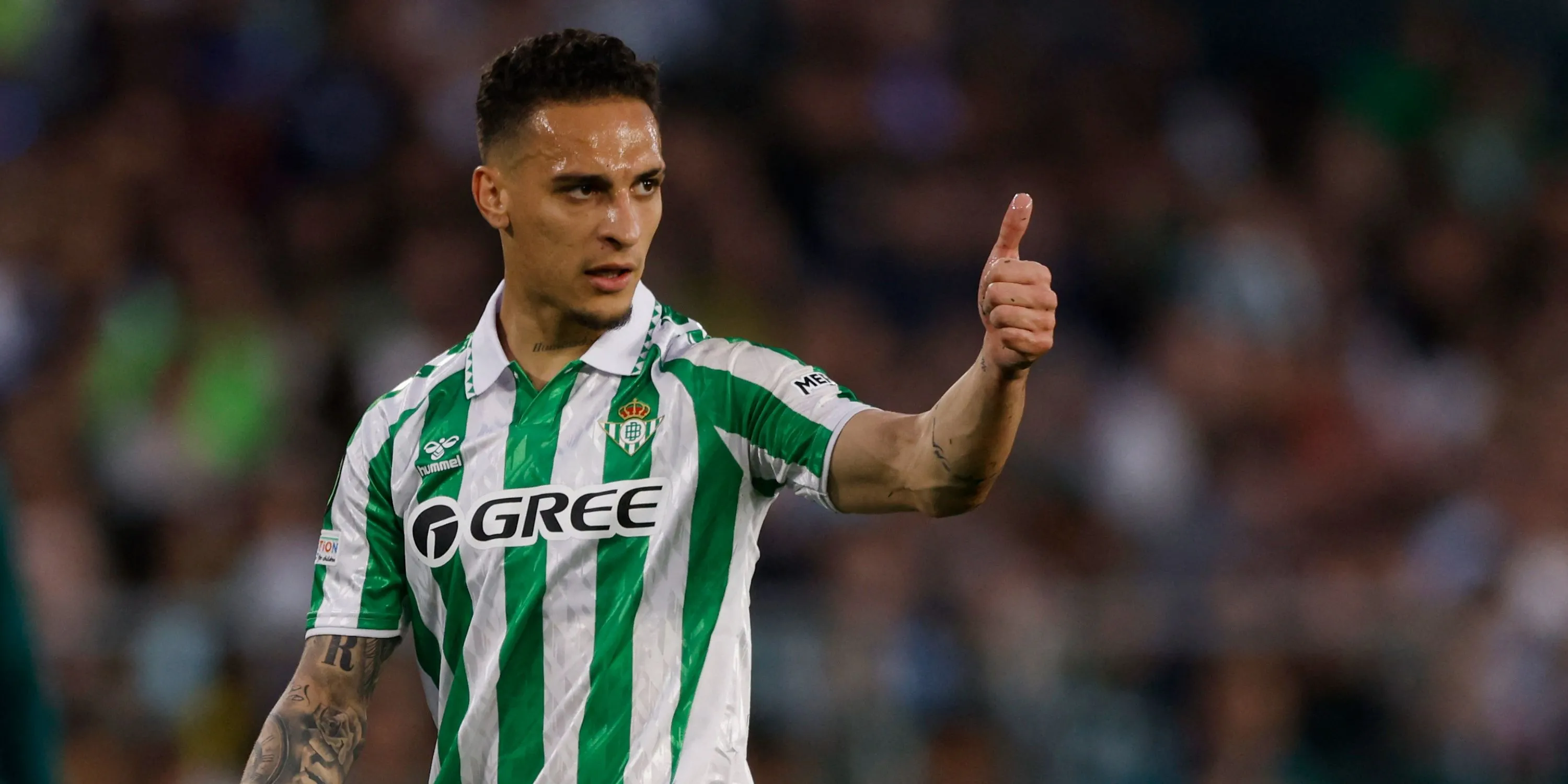 Antony ăn mừng bàn thắng trong màu áo Real Betis