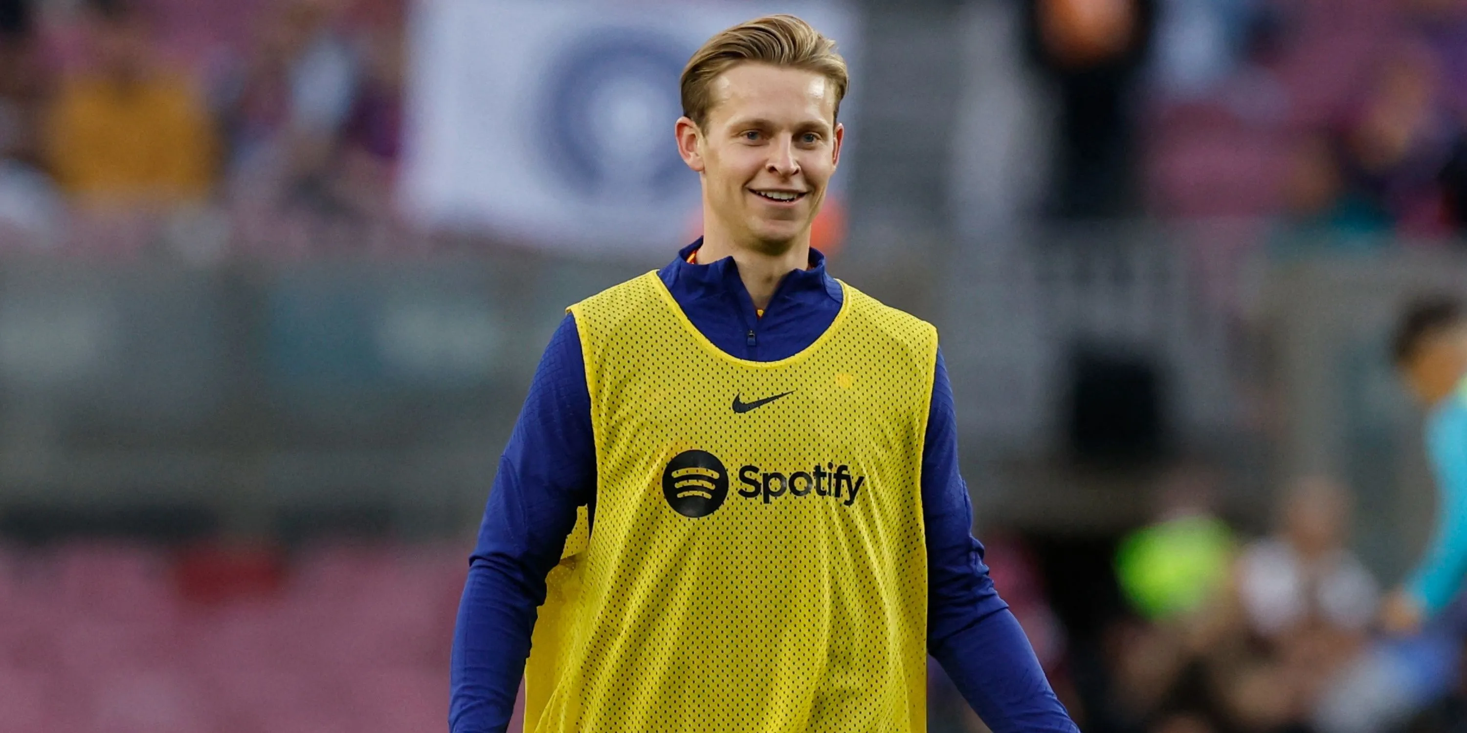 Frenkie de Jong trong màu áo Barcelona đối mặt với sự quan tâm từ Man City
