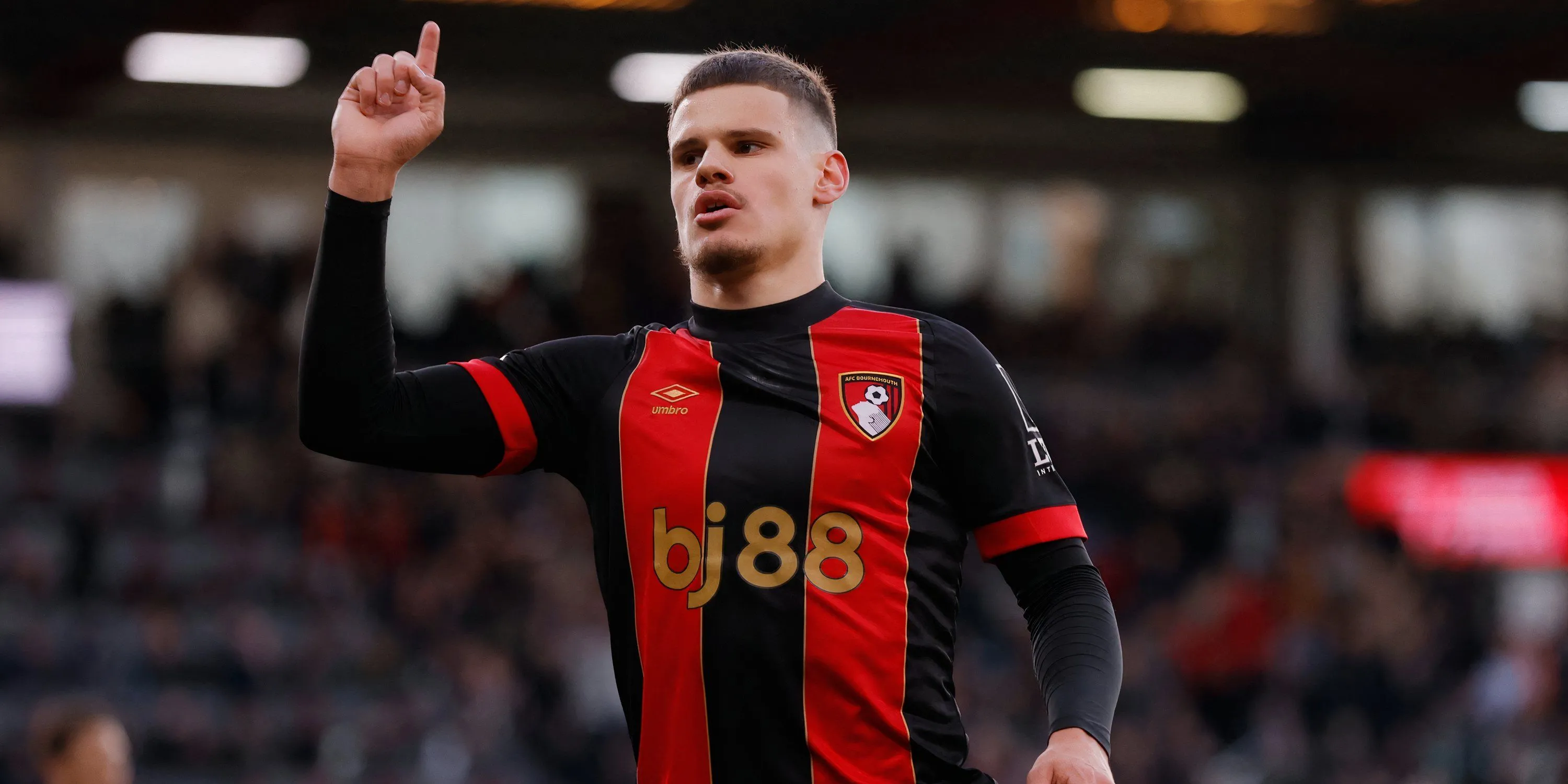 Hậu vệ trái Milos Kerkez của Bournemouth trong một trận đấu