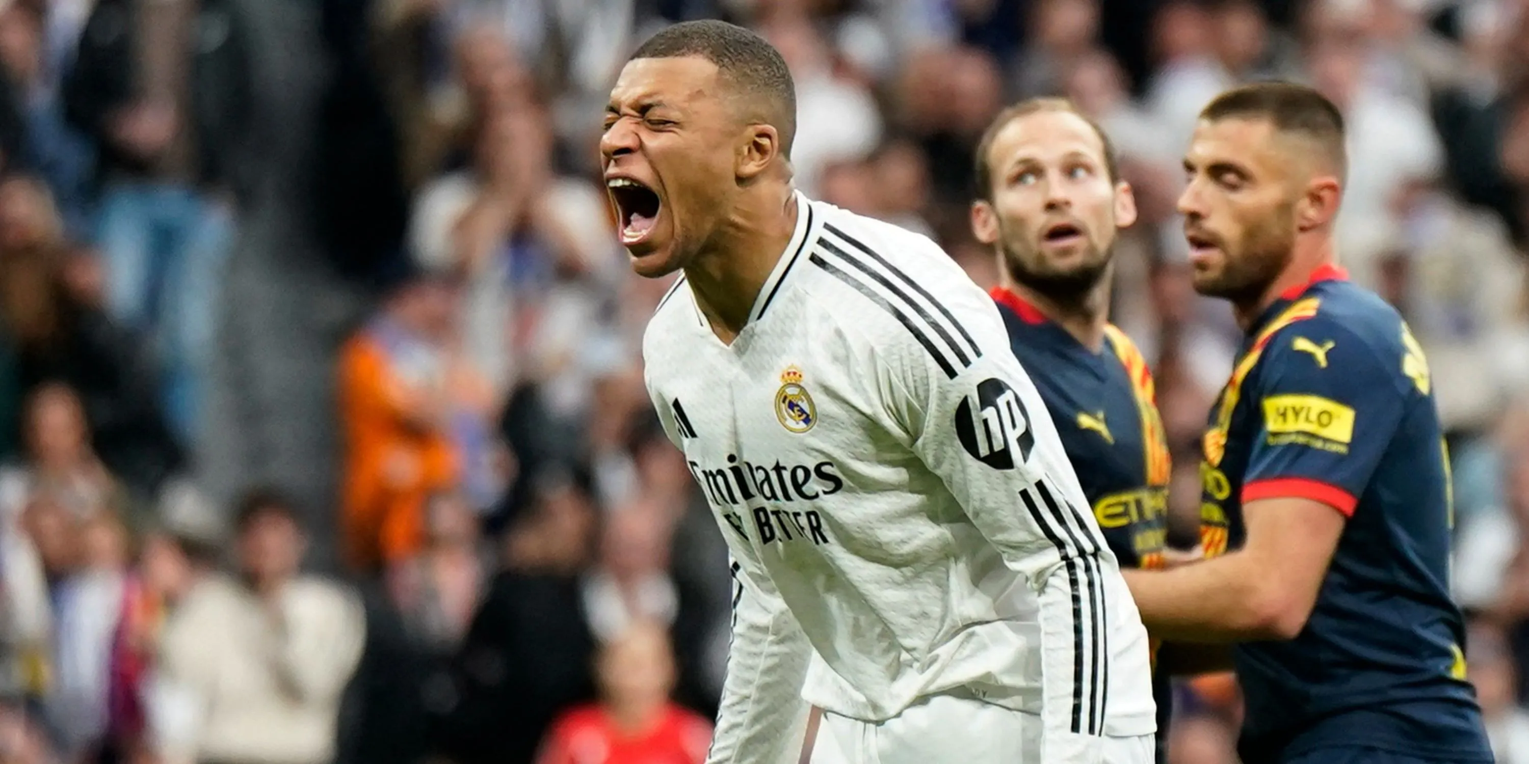 Kylian Mbappé ăn mừng bàn thắng, hình mẫu so sánh cho Hugo Ekitiké