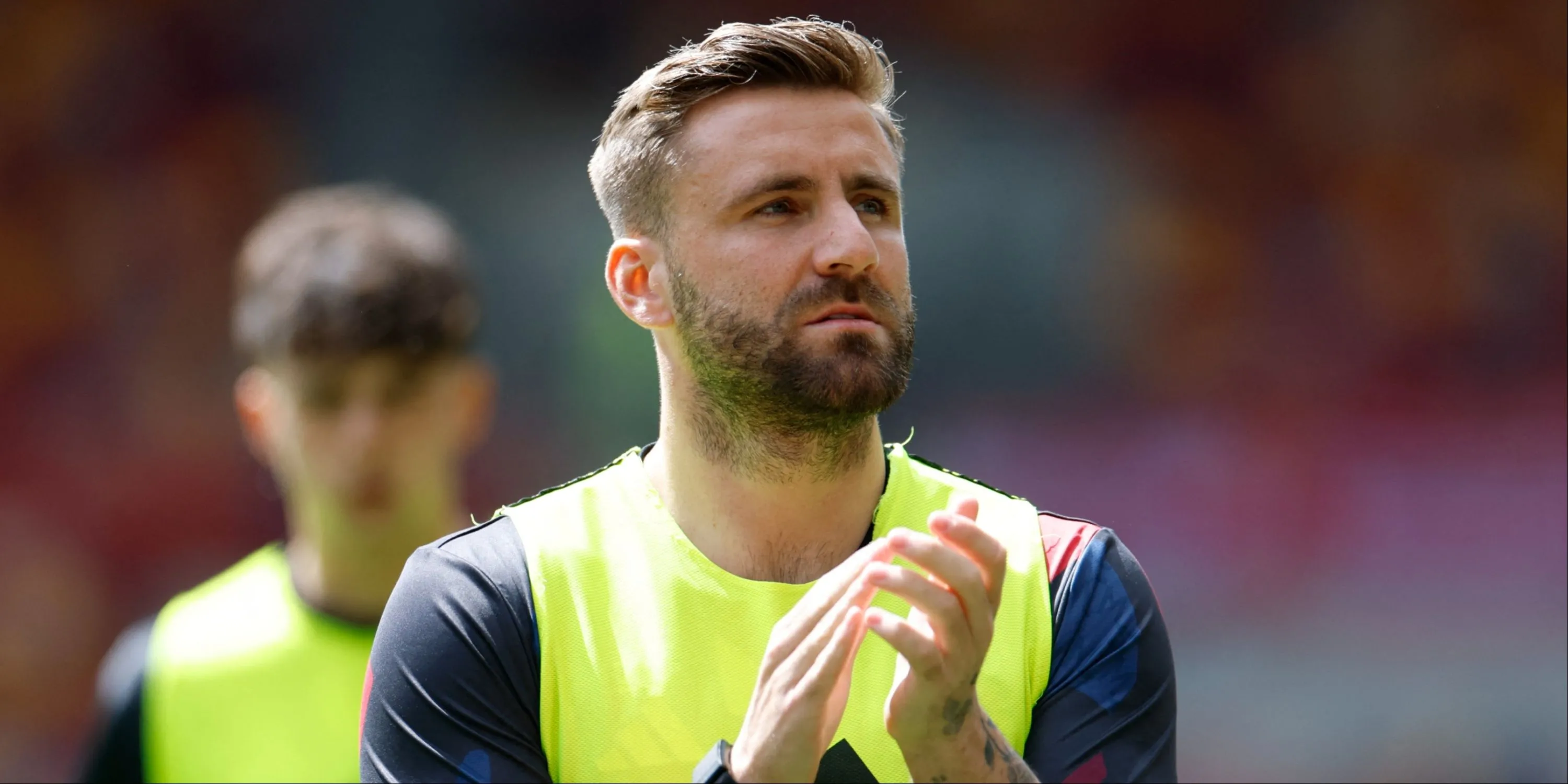 Luke Shaw trong màu áo Manchester United thể hiện sự thất vọng