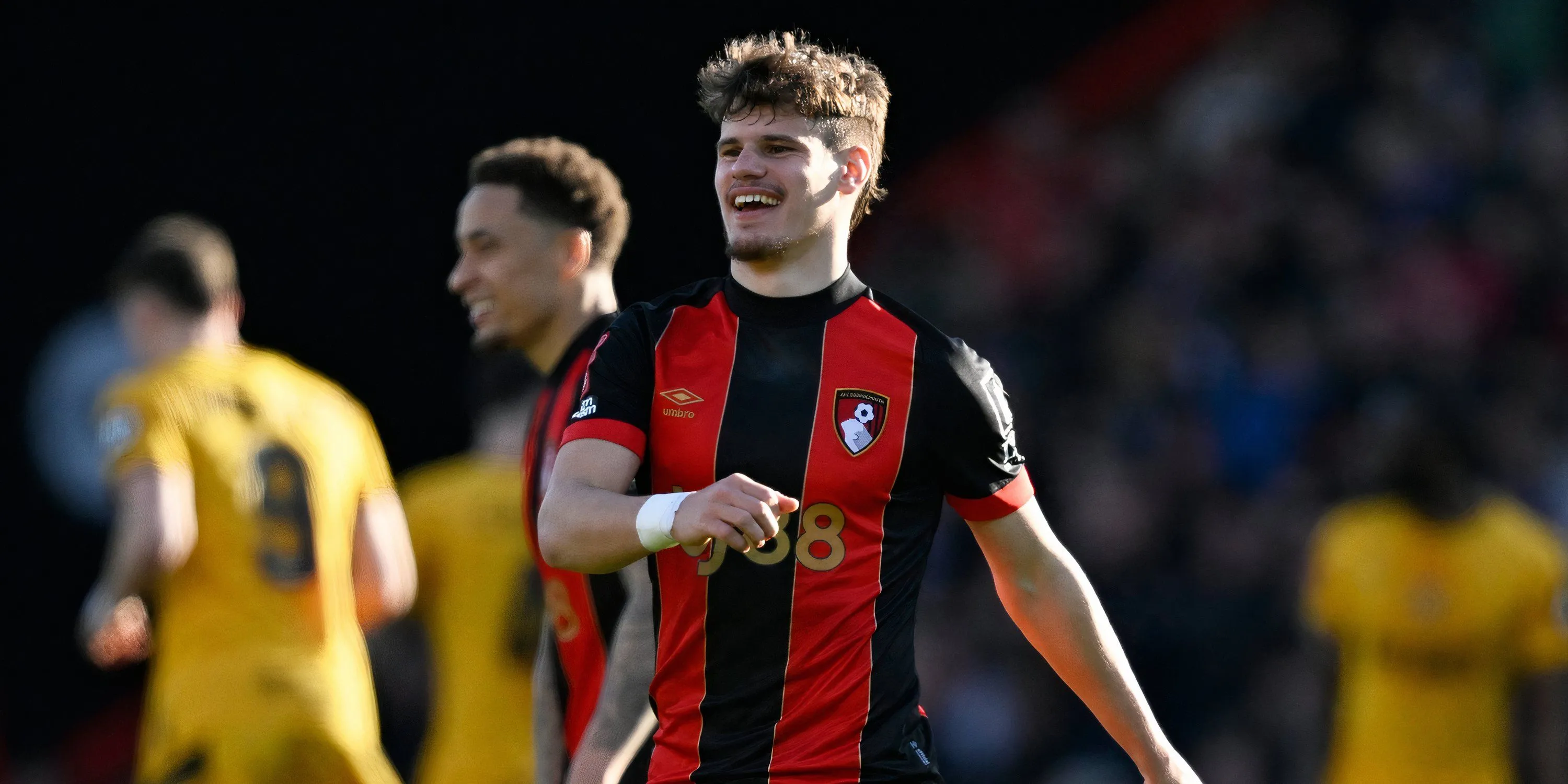 Milos Kerkez thể hiện sự năng nổ trong màu áo Bournemouth