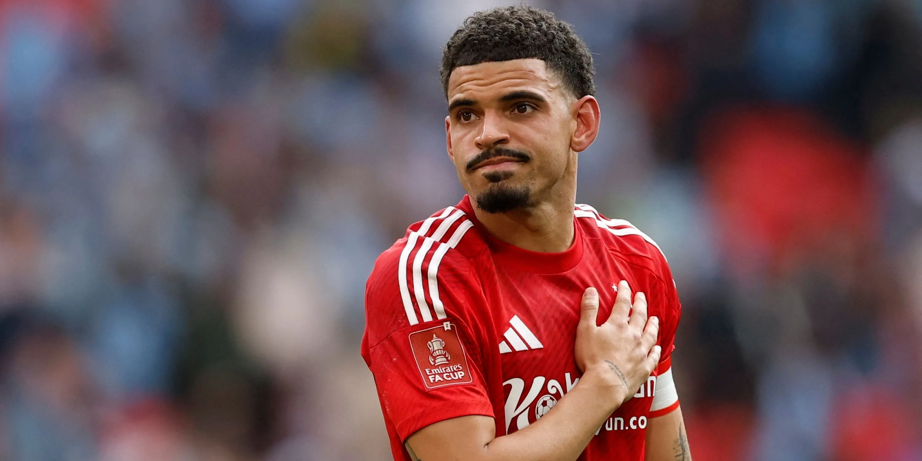 Morgan Gibbs-White thể hiện cảm xúc sau trận đấu trong màu áo Nottingham Forest