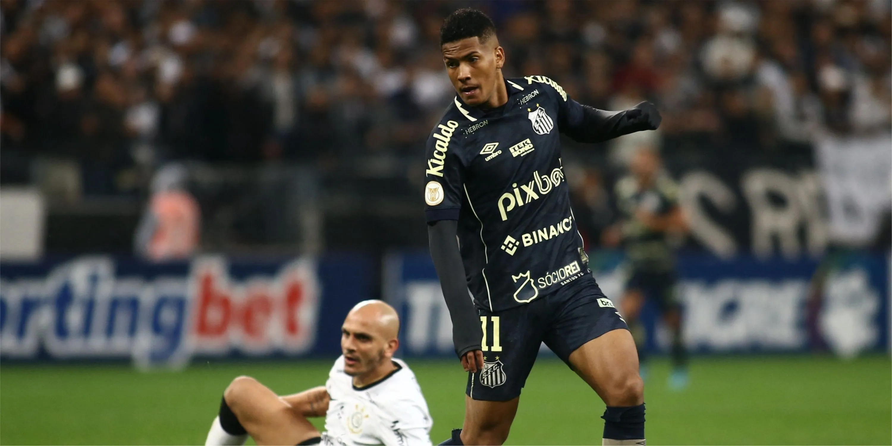 Tài năng trẻ Angelo Gabriel khi còn ở Santos trước khi gia nhập Chelsea