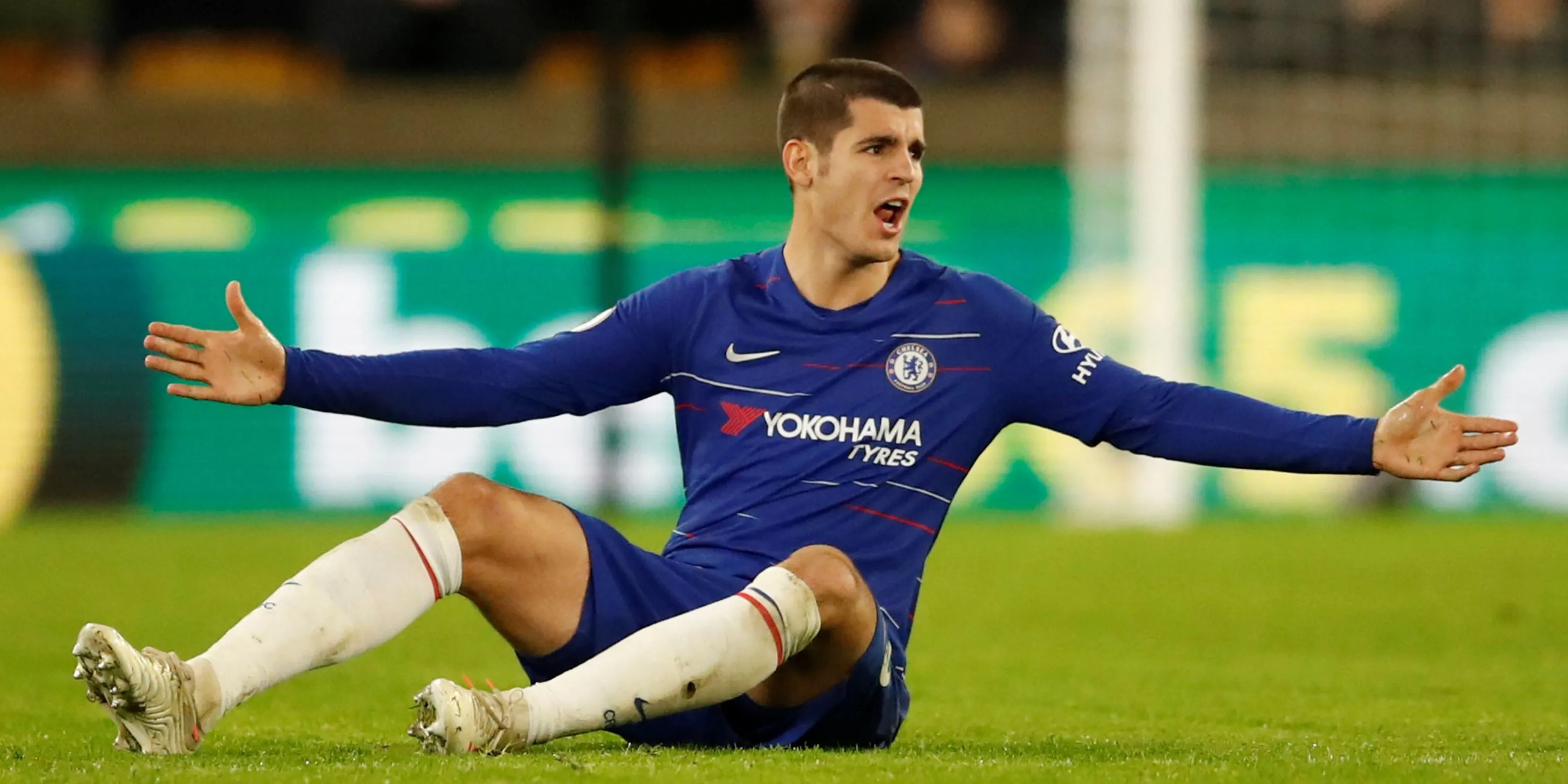 Tiền đạo Alvaro Morata trong màu áo Chelsea đối đầu Tottenham