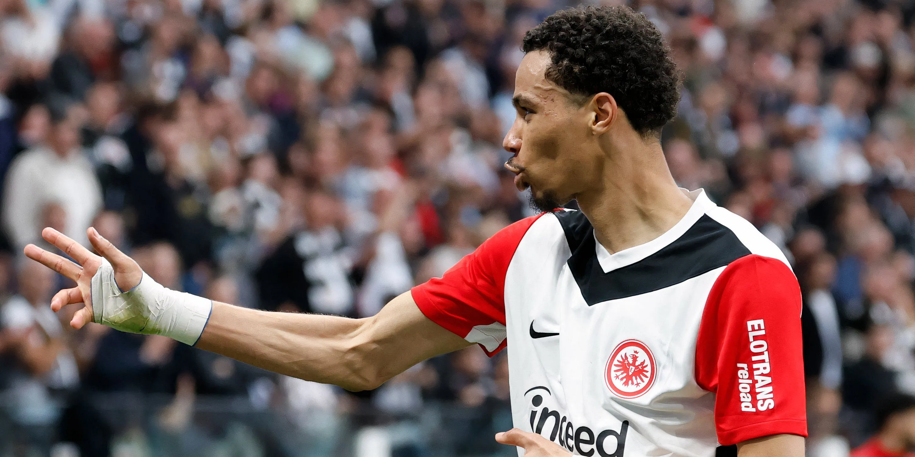 Tiền đạo Hugo Ekitike thi đấu cho Eintracht Frankfurt, mục tiêu chuyển nhượng của Arsenal