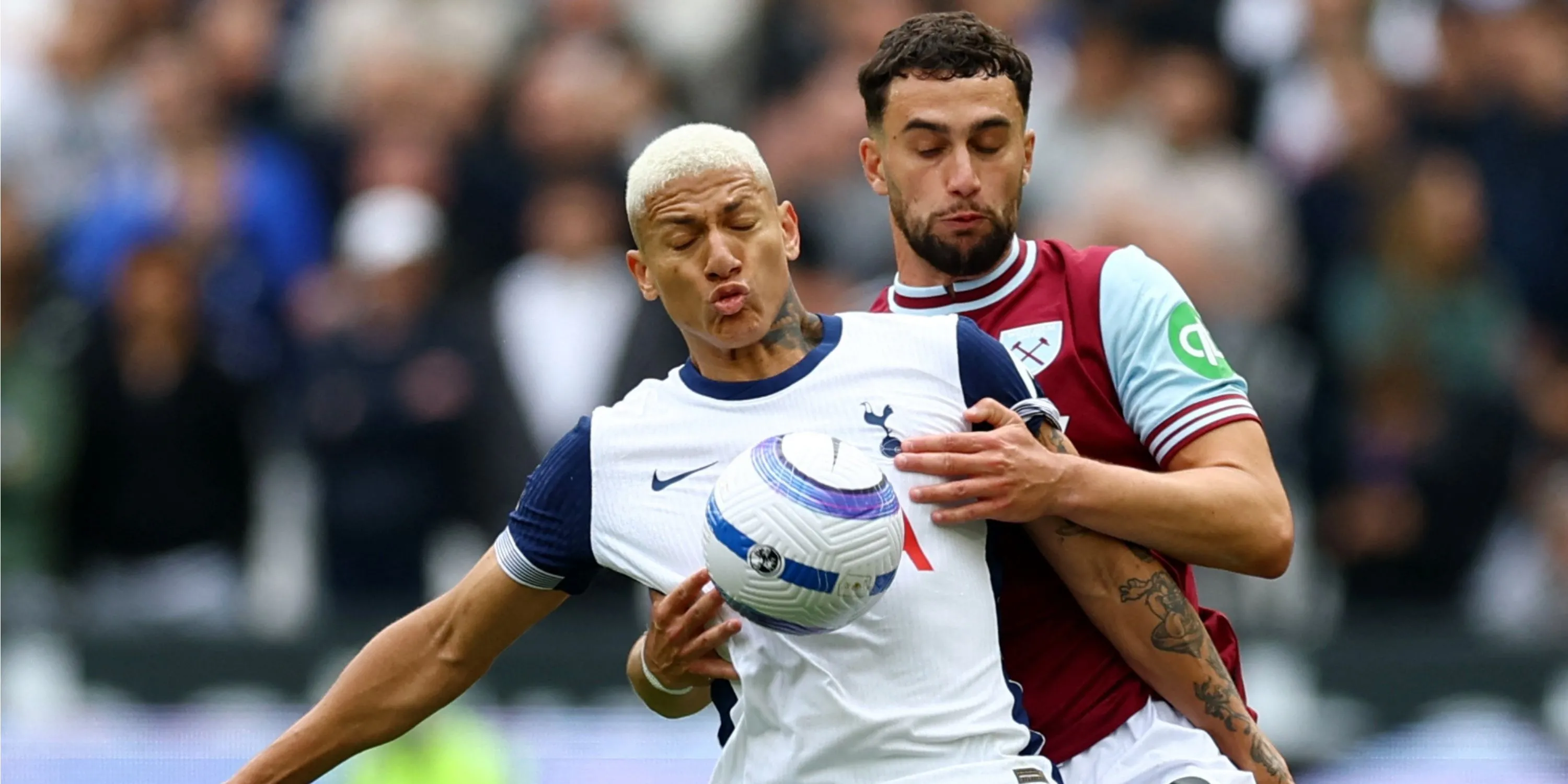 Tiền đạo Richarlison của Tottenham trong một trận đấu