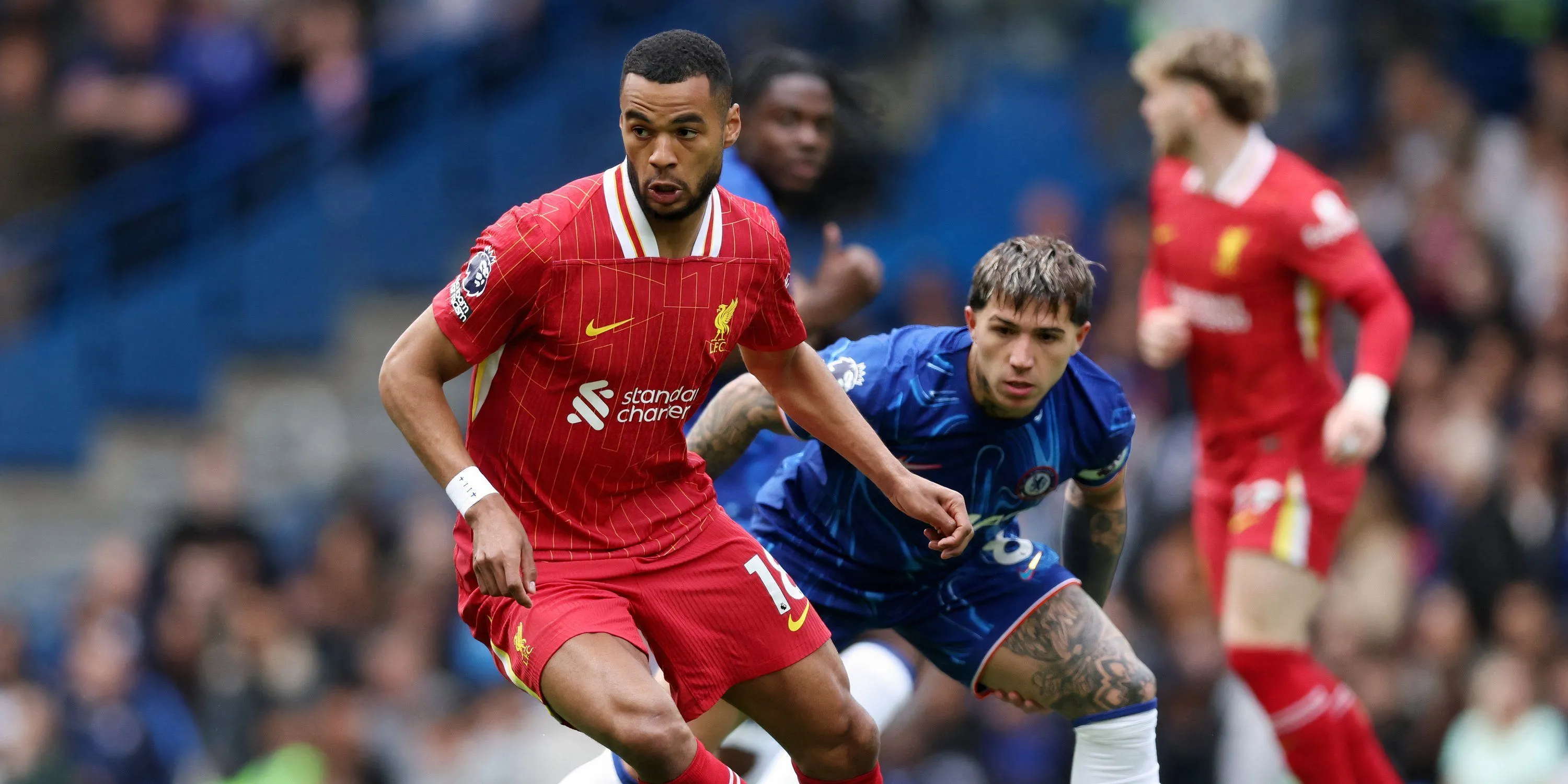 Tiền vệ Enzo Fernandez ăn mừng bàn thắng cho Chelsea