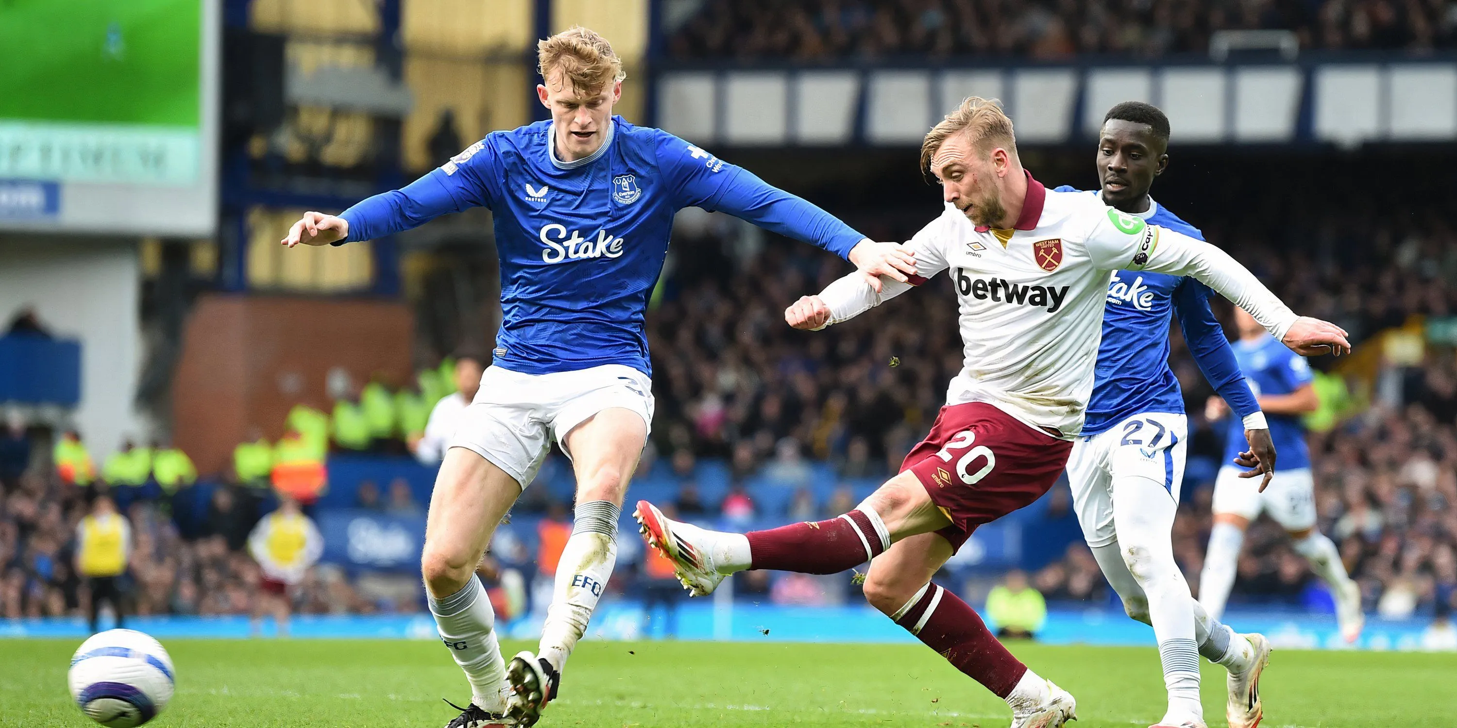 Trung vệ Jarrad Branthwaite của Everton, một cầu thủ quan trọng trong hàng thủ The Toffees