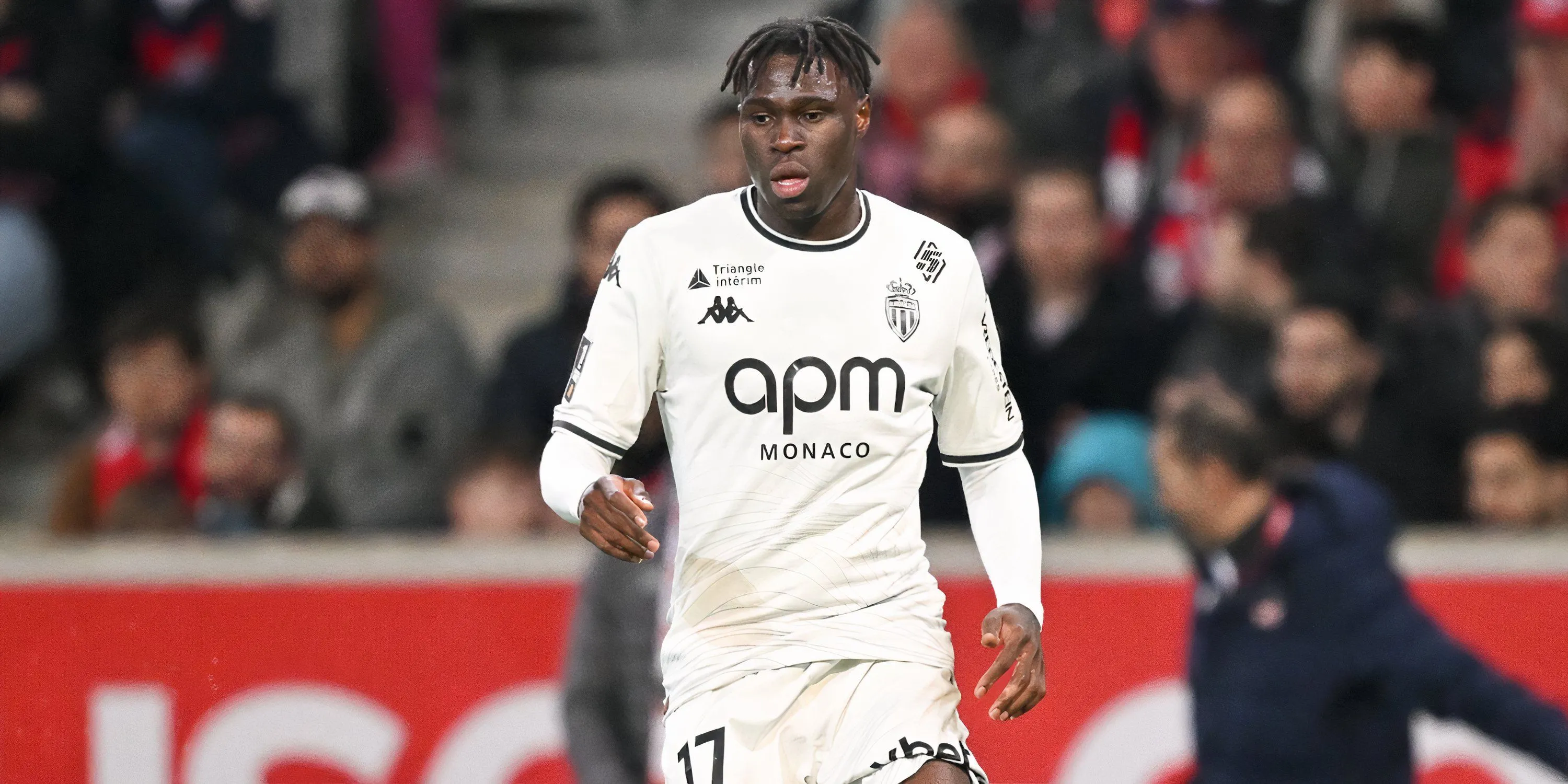 Wilfried Singo thể hiện sự đa năng trong một pha bóng cho Monaco