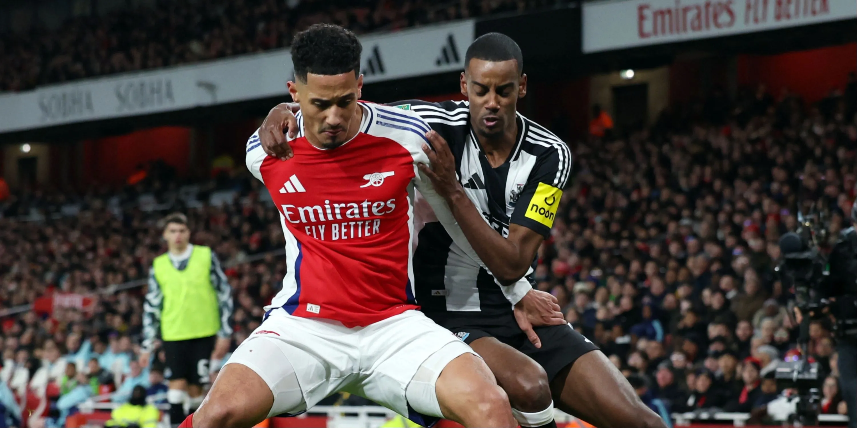 William Saliba và Gabriel Magalhaes tạo thành cặp trung vệ thép của Arsenal