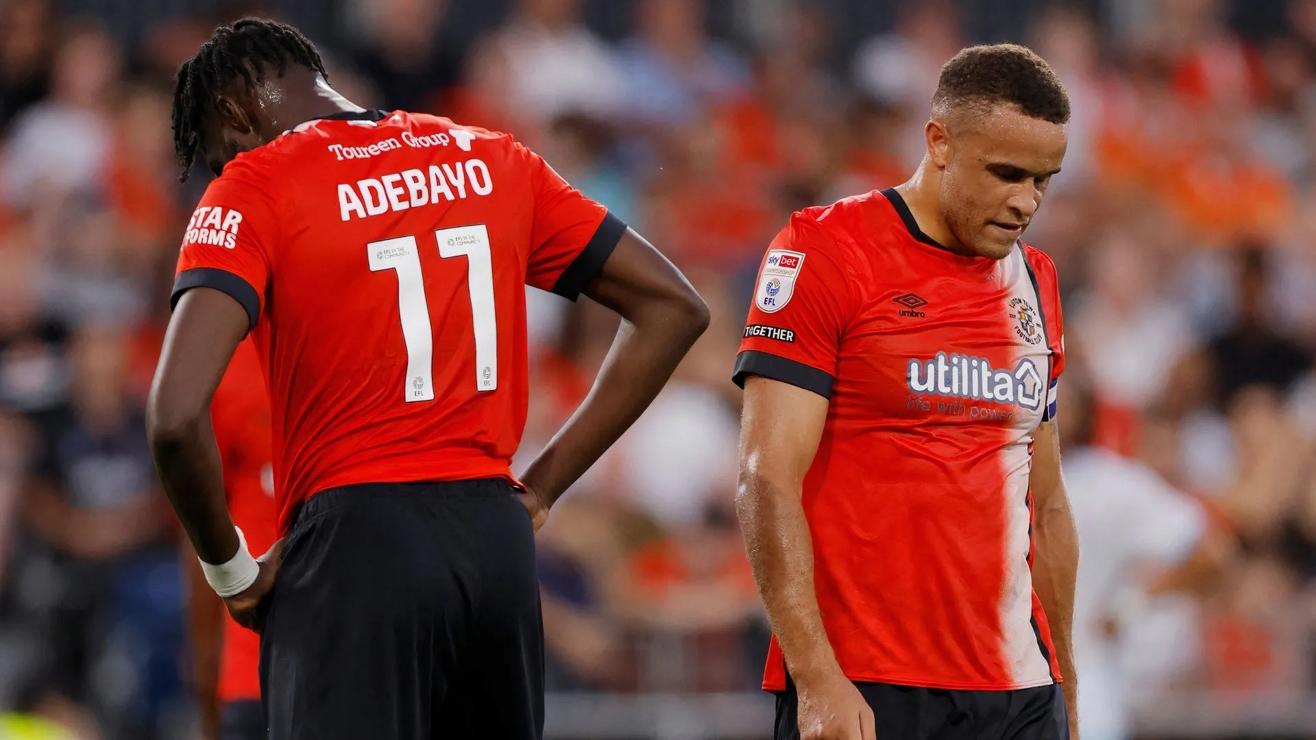 Các ngôi sao của Luton Town như Carlton Morris và Elijah Adebayo trong mùa giải đầy thử thách