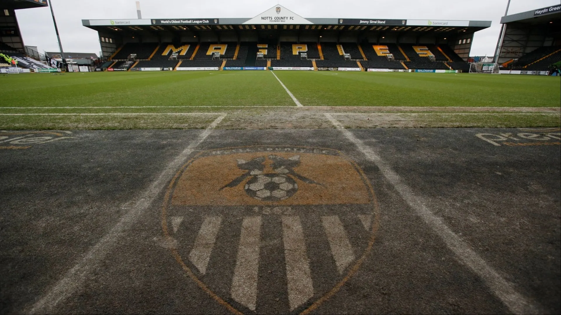 Cầu thủ Notts County trong một trận đấu cúp FA