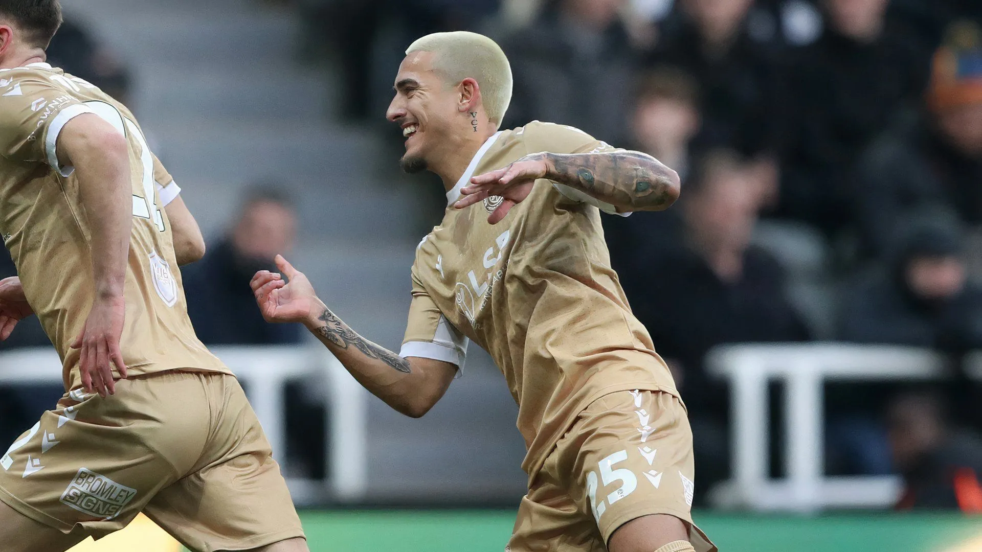 Danny Imray trong trận đấu của Crystal Palace