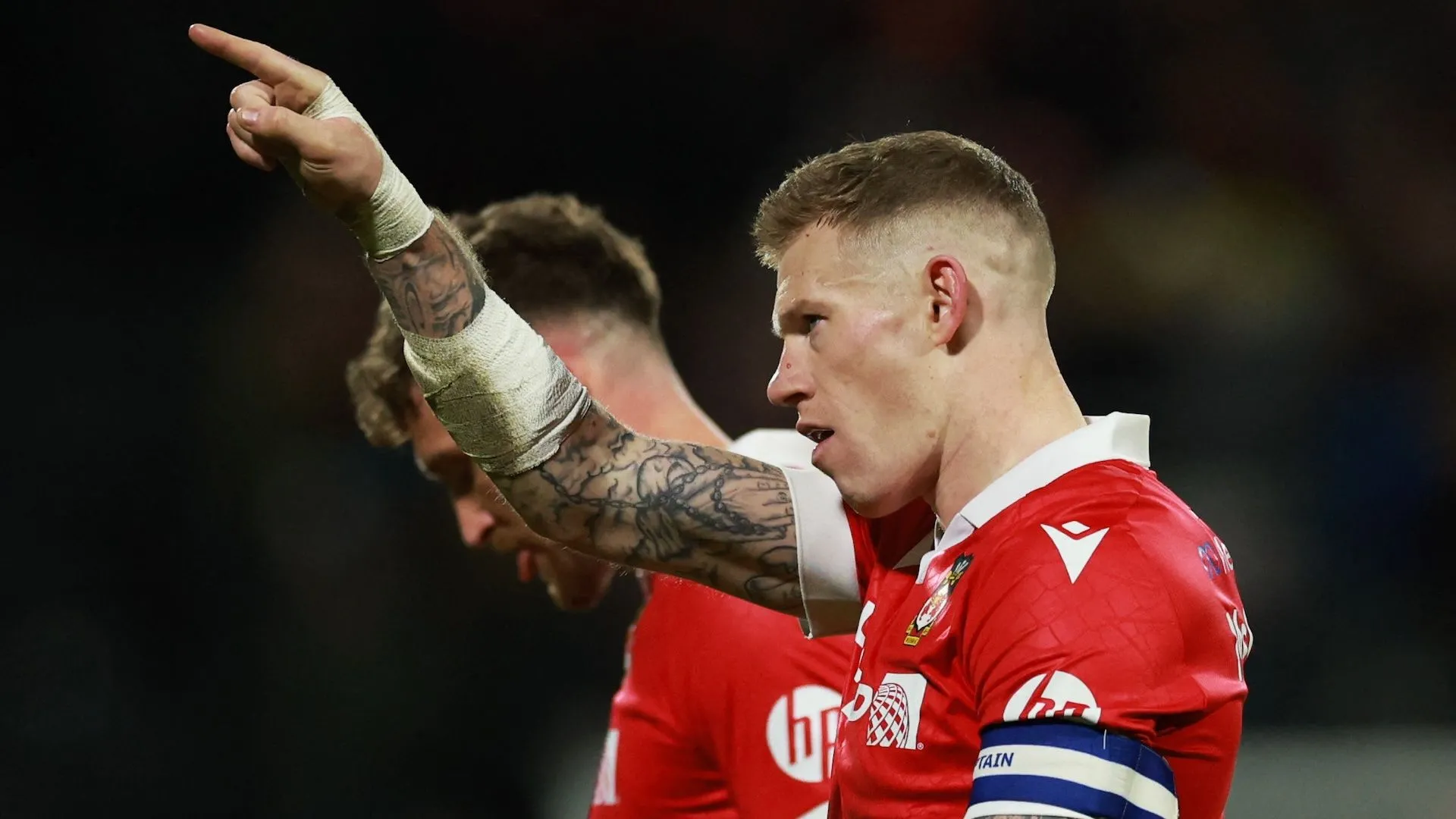 James McClean ăn mừng bàn thắng