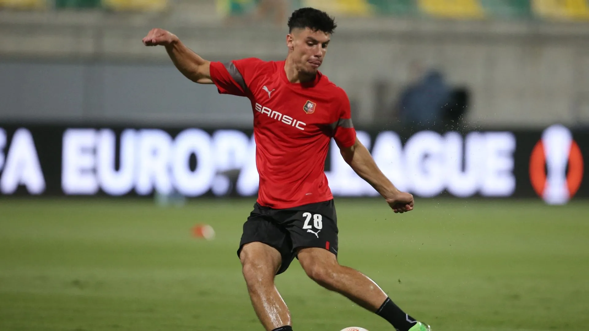Matthis Abline trong màu áo FC Nantes, cầu thủ đang được nhiều CLB Premier League quan tâm