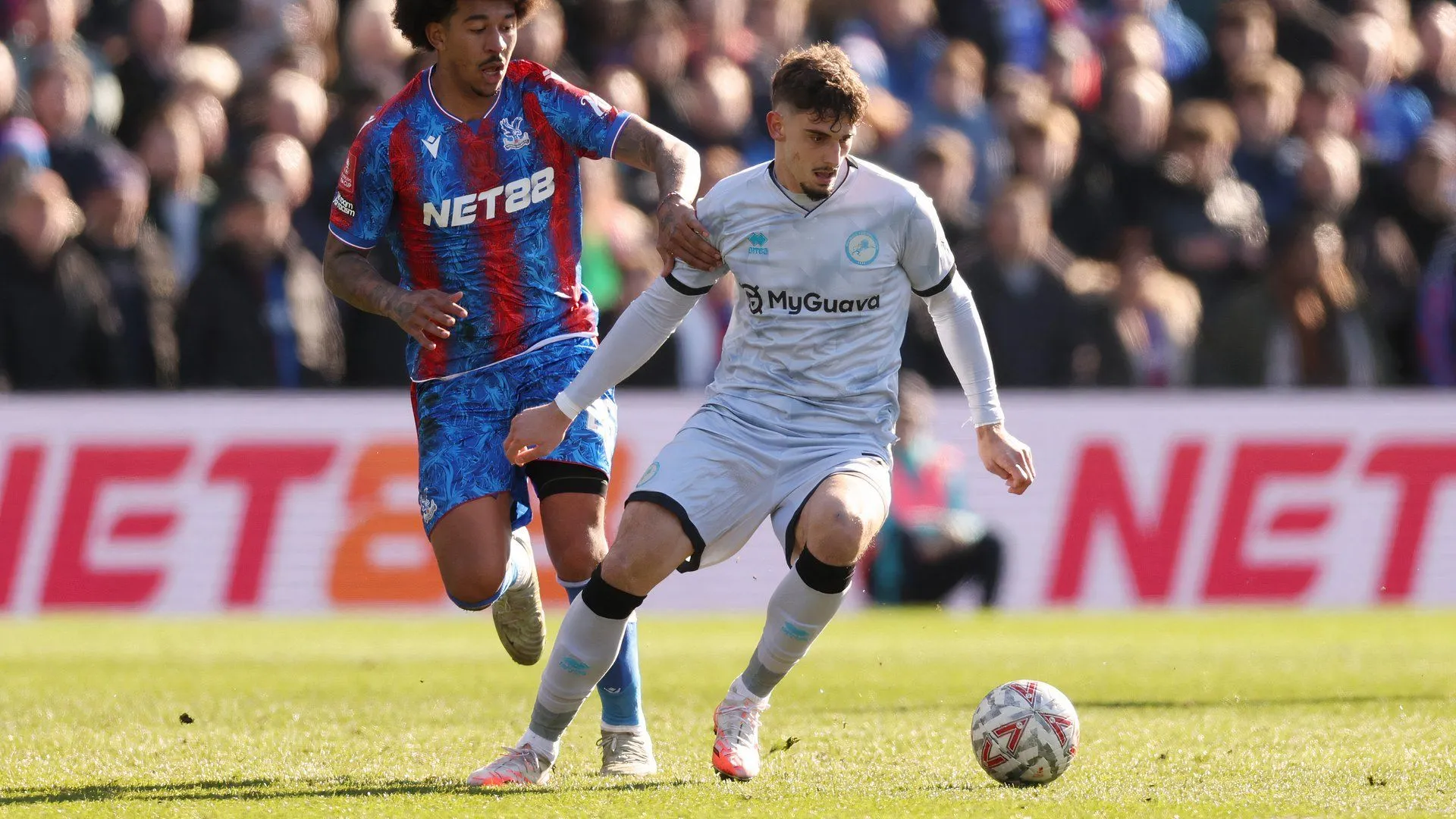Mihailo Ivanovic đối đầu Crystal Palace