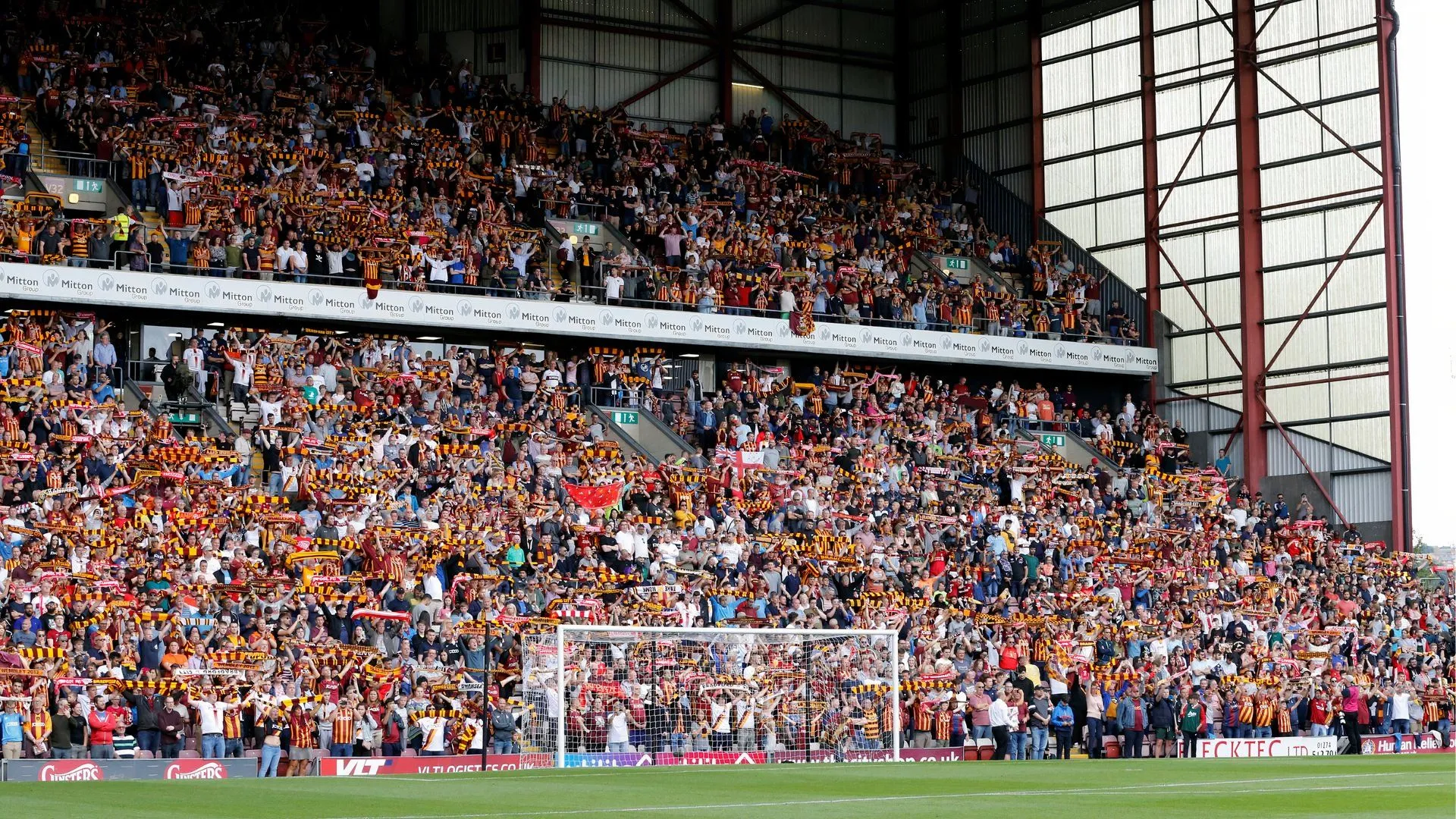 Người hâm mộ Bradford City chờ đợi tin tức chuyển nhượng