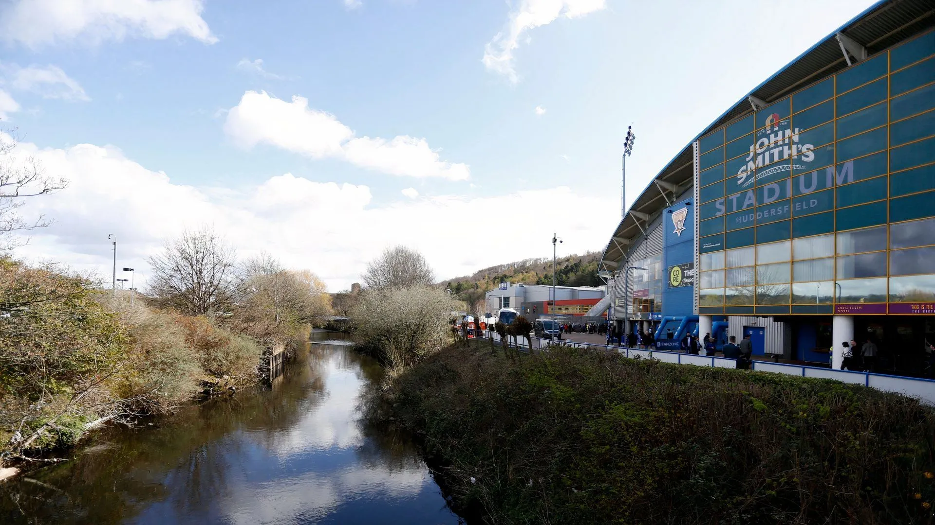 Sân vận động John Smith's - sân nhà Huddersfield Town