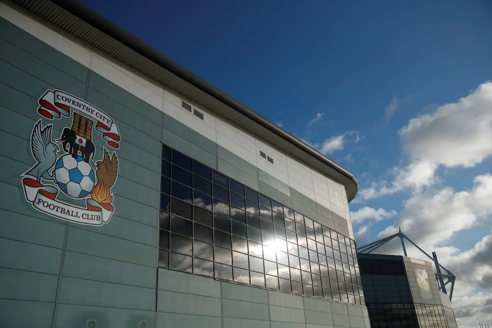 Bên ngoài sân vận động CBS Arena, nơi Coventry City thi đấu nhưng chưa thực sự cảm thấy như 'ngôi nhà' của mình.