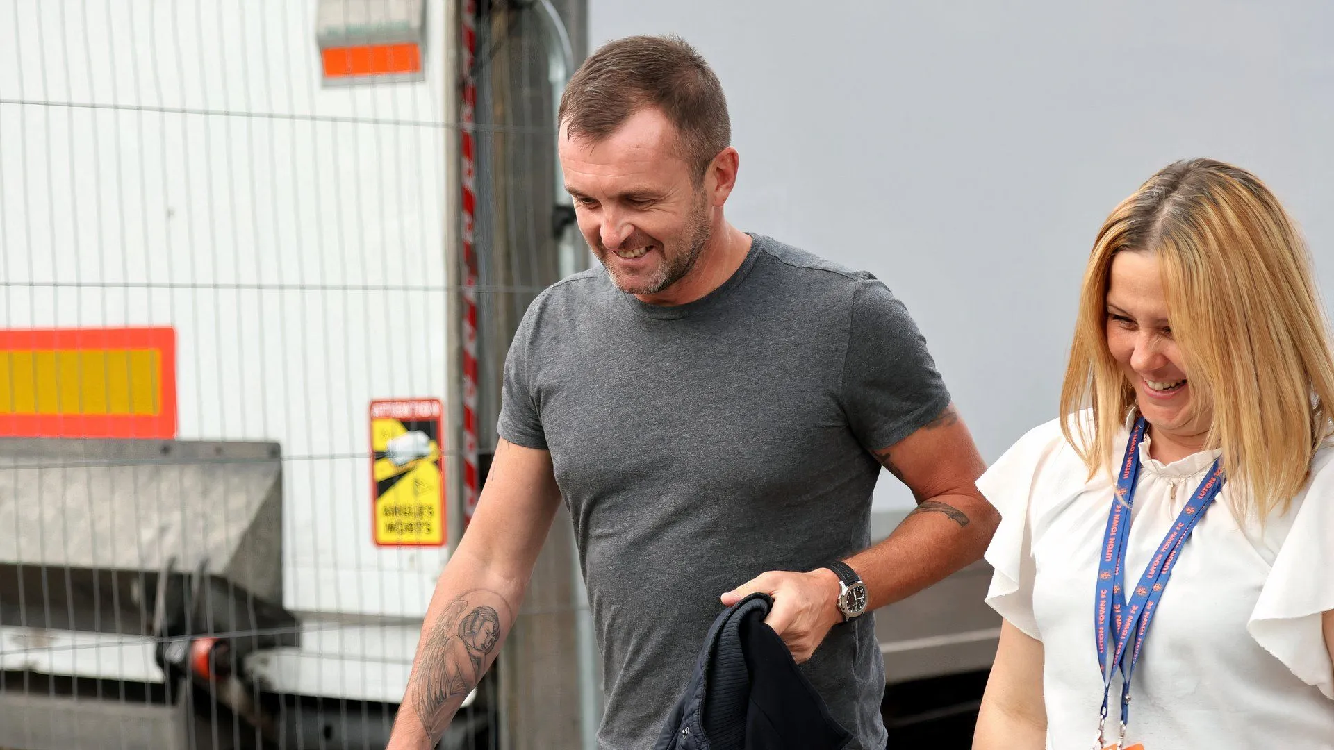 Huấn luyện viên Nathan Jones của Charlton Athletic đang chỉ đạo trận đấu