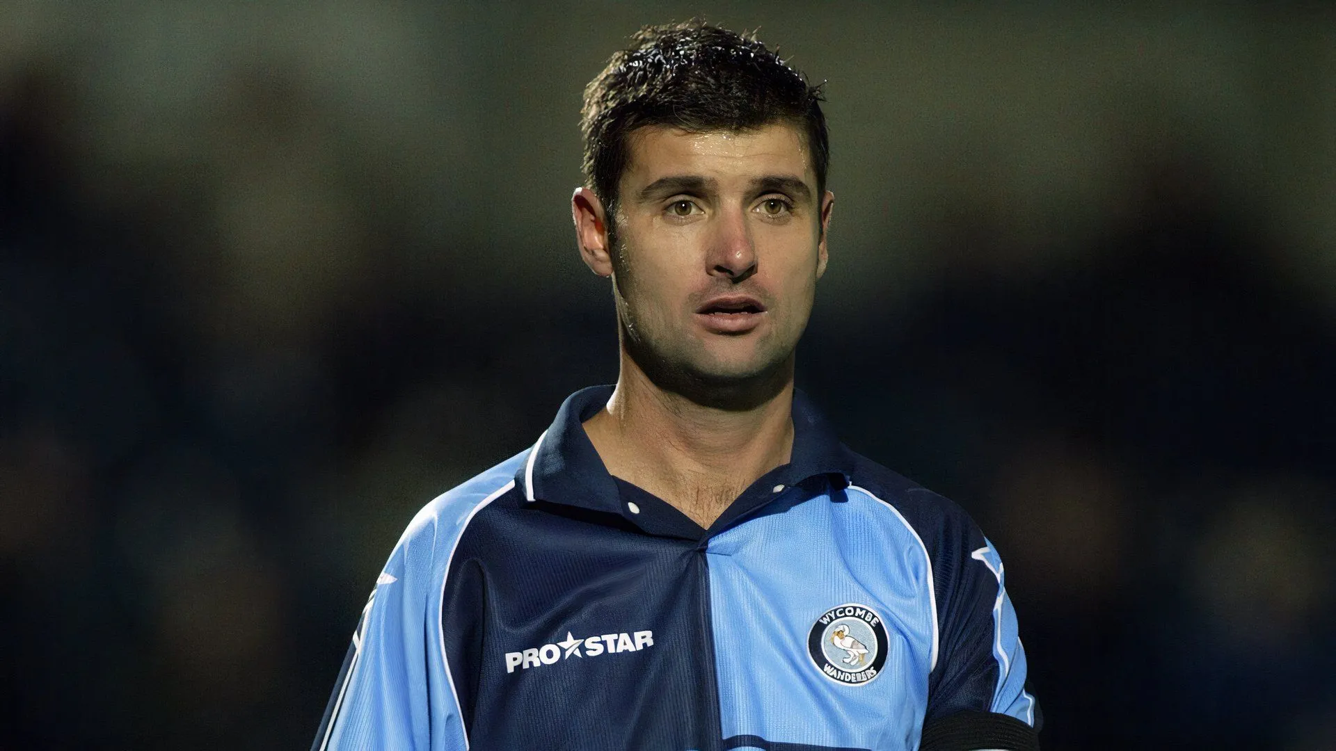 Jason Cousins thi đấu cho Wycombe Wanderers