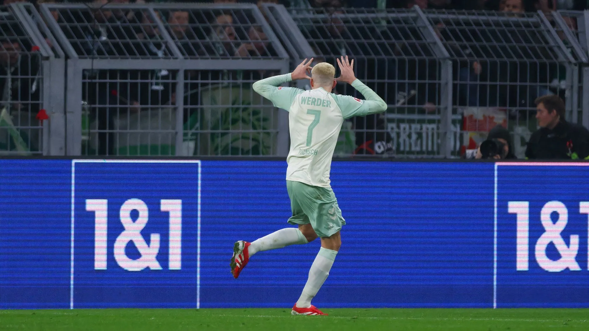 Marvin Ducksch ghi bàn cho Werder Bremen trong trận đấu tại Bundesliga