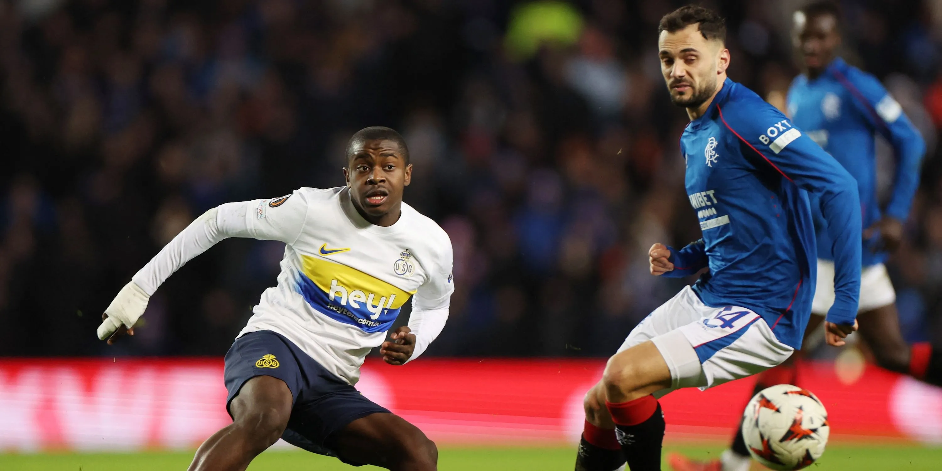 Nedim Bajrami trong trận đấu, phong độ chưa đáp ứng kỳ vọng tại Rangers