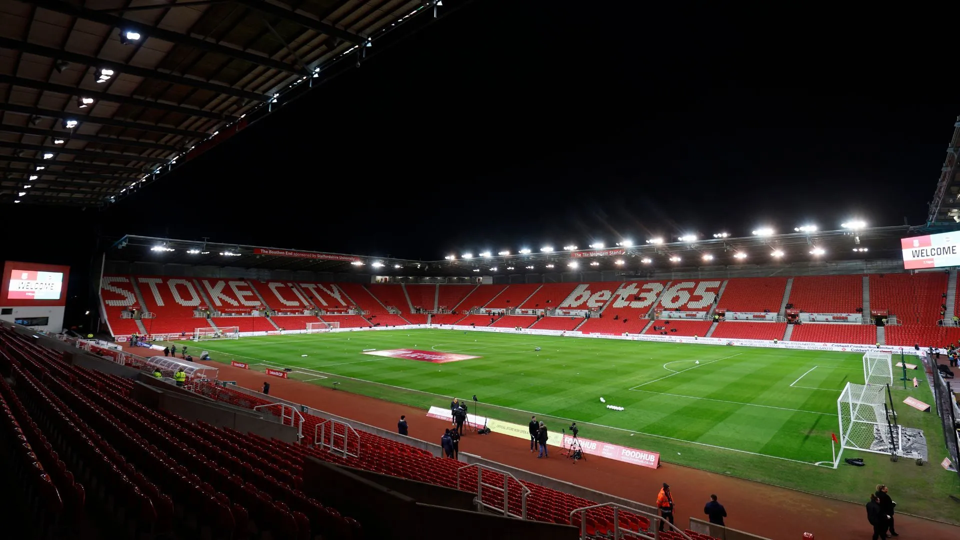 Sân vận động Bet365 của Stoke City, được miêu tả là lạnh lẽo, trống trải và hiếm khi tạo ra sự uy hiếp cho đối thủ.