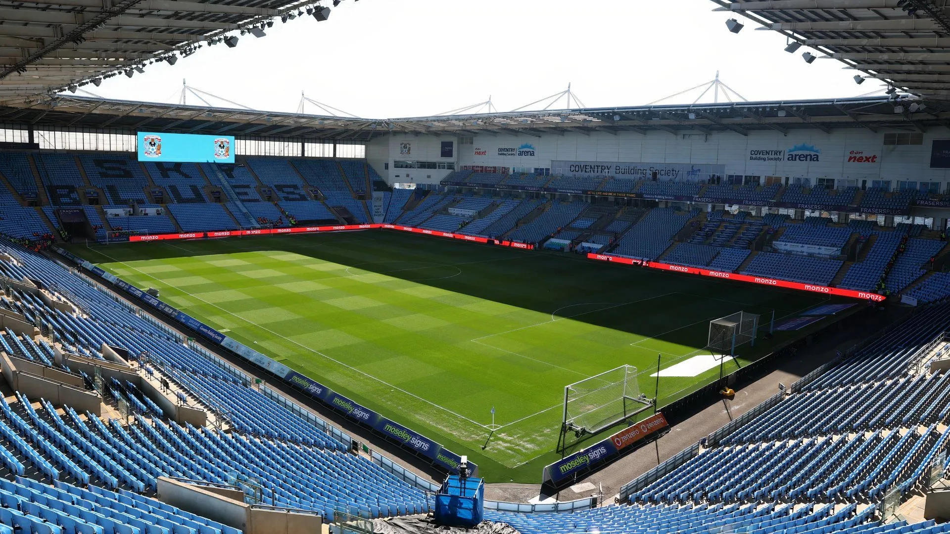 Sân vận động CBS Arena của Coventry City trong trận đấu với Sunderland.
