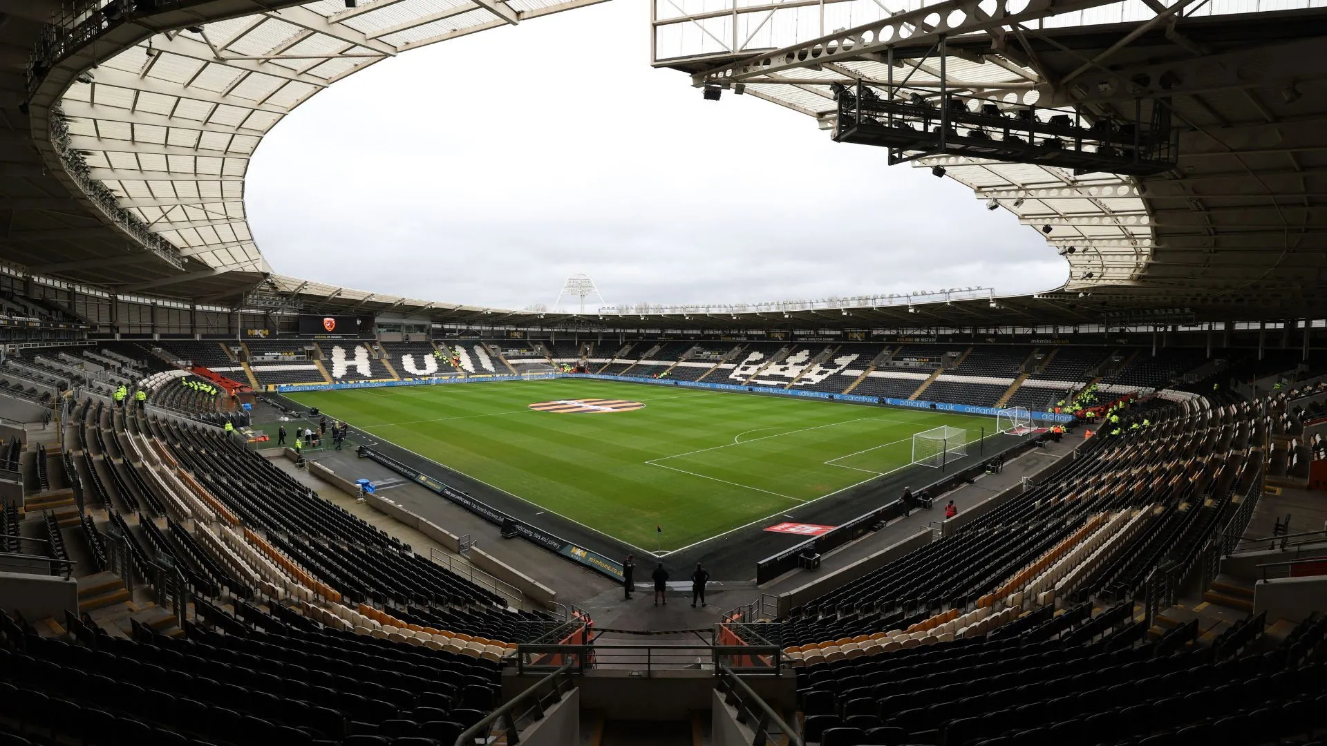 Sân vận động MKM của Hull City, một kiến trúc hiện đại nhưng thiếu sự kết nối với người hâm mộ.