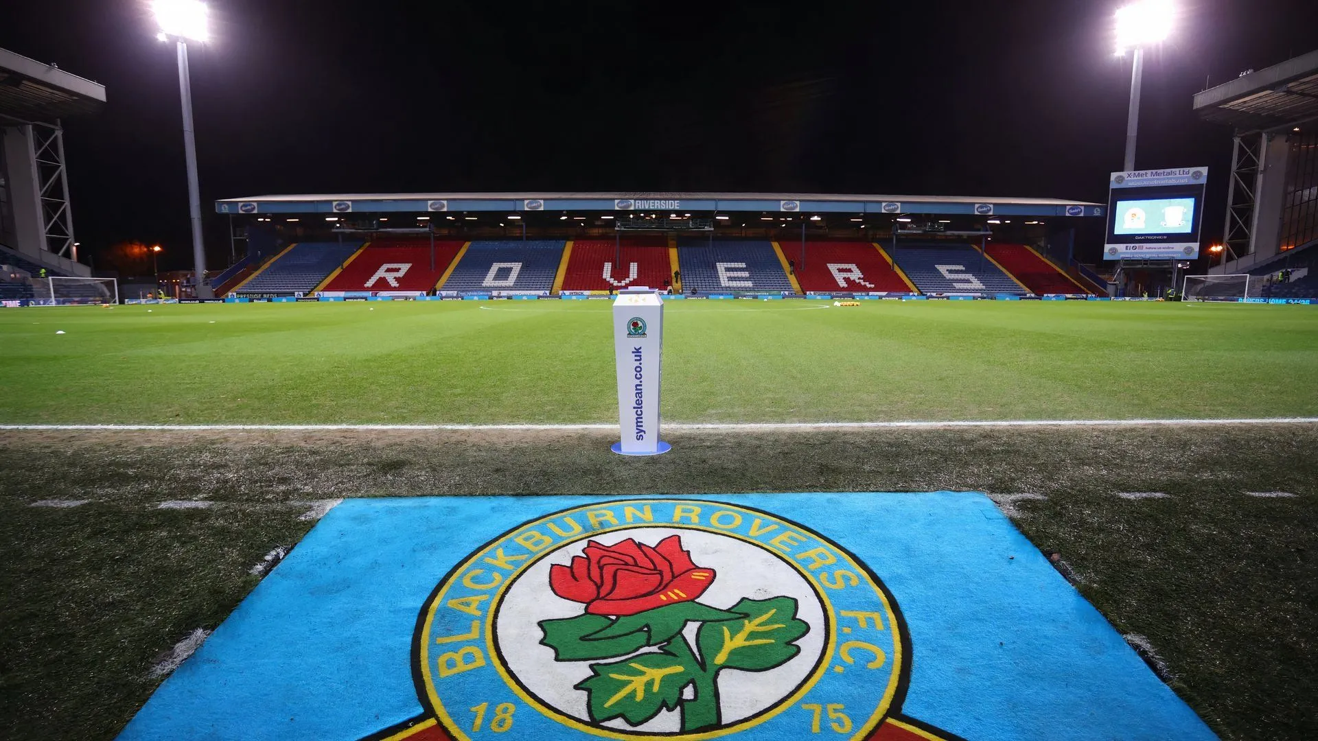 Toàn cảnh sân vận động Ewood Park của Blackburn Rovers, một di tích lịch sử nhưng vắng lặng trong các trận đấu gần đây.