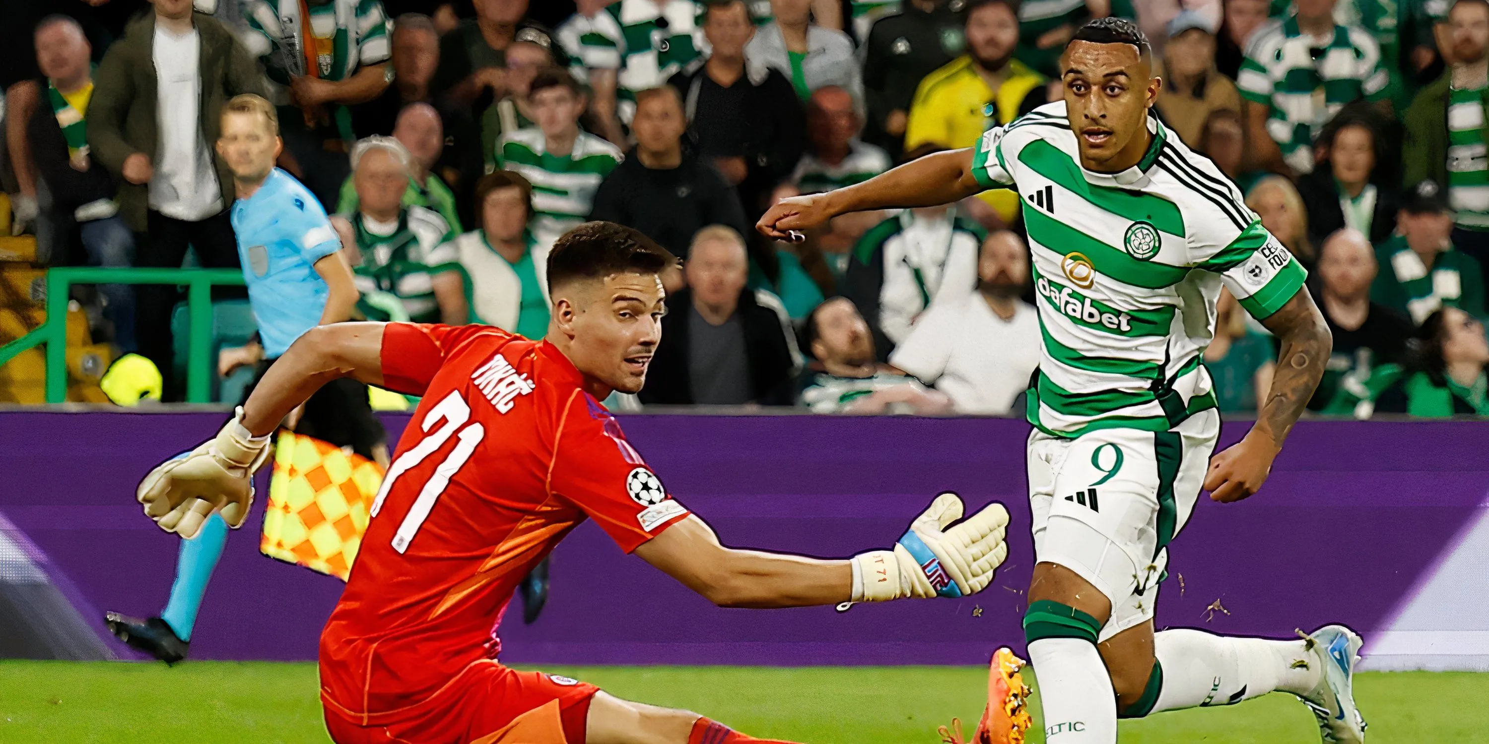 Adam Idah thi đấu cho Celtic tại đấu trường Champions League