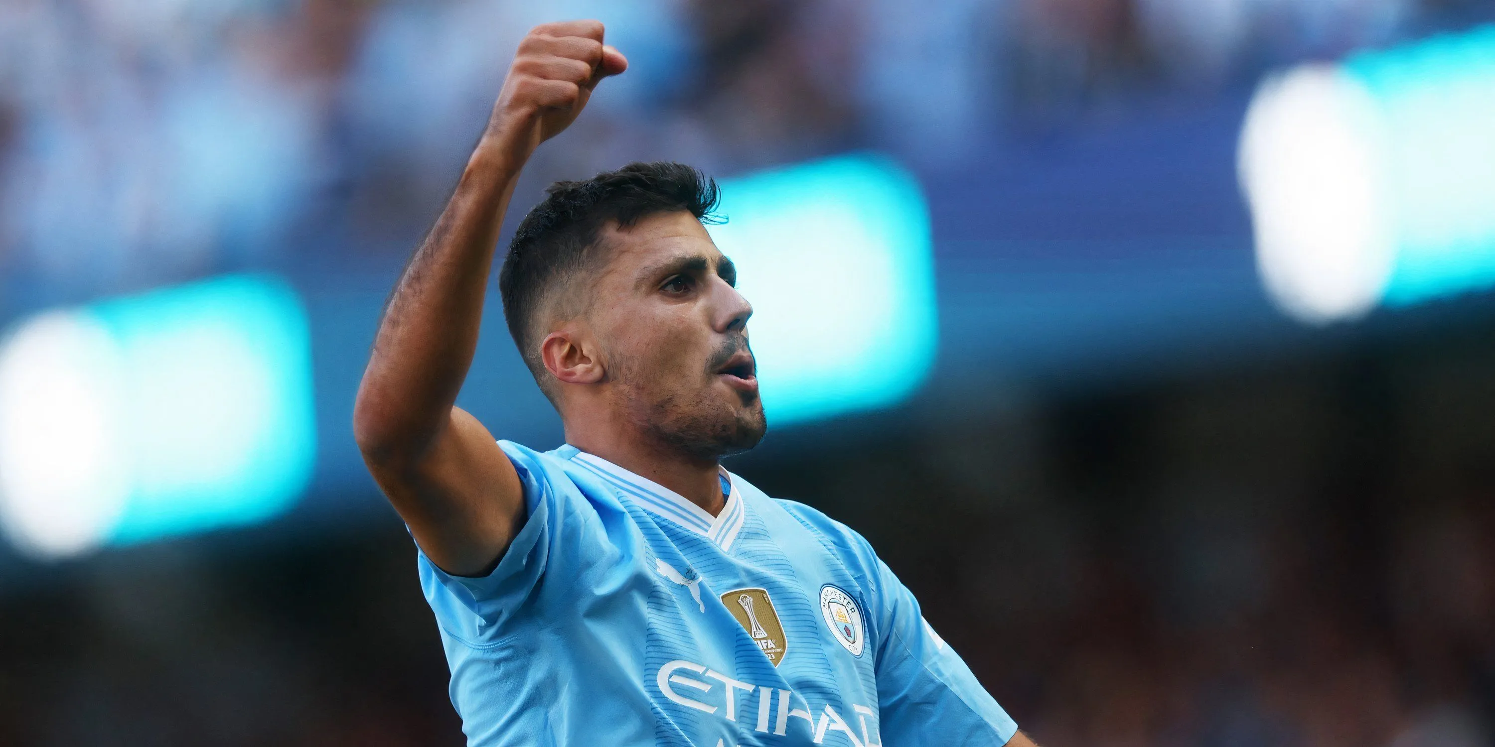 Tiền vệ Rodri của Manchester City ăn mừng bàn thắng, biểu tượng của sự ổn định nơi tuyến giữa