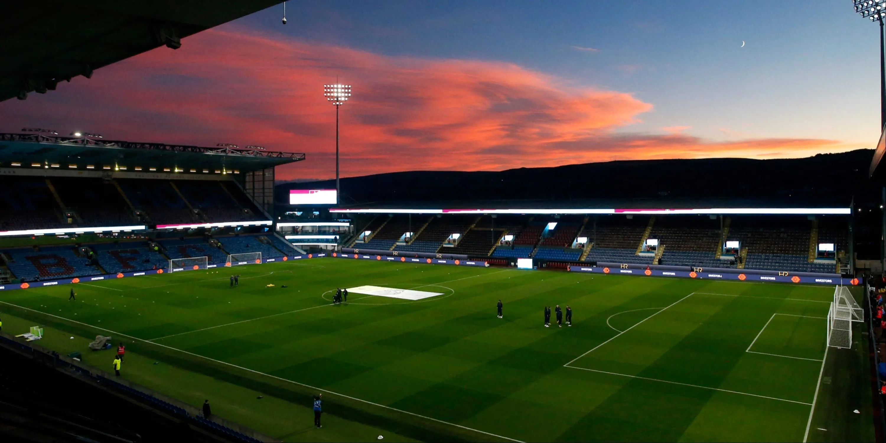 Toàn cảnh sân Turf Moor của Burnley, một pháo đài truyền thống
