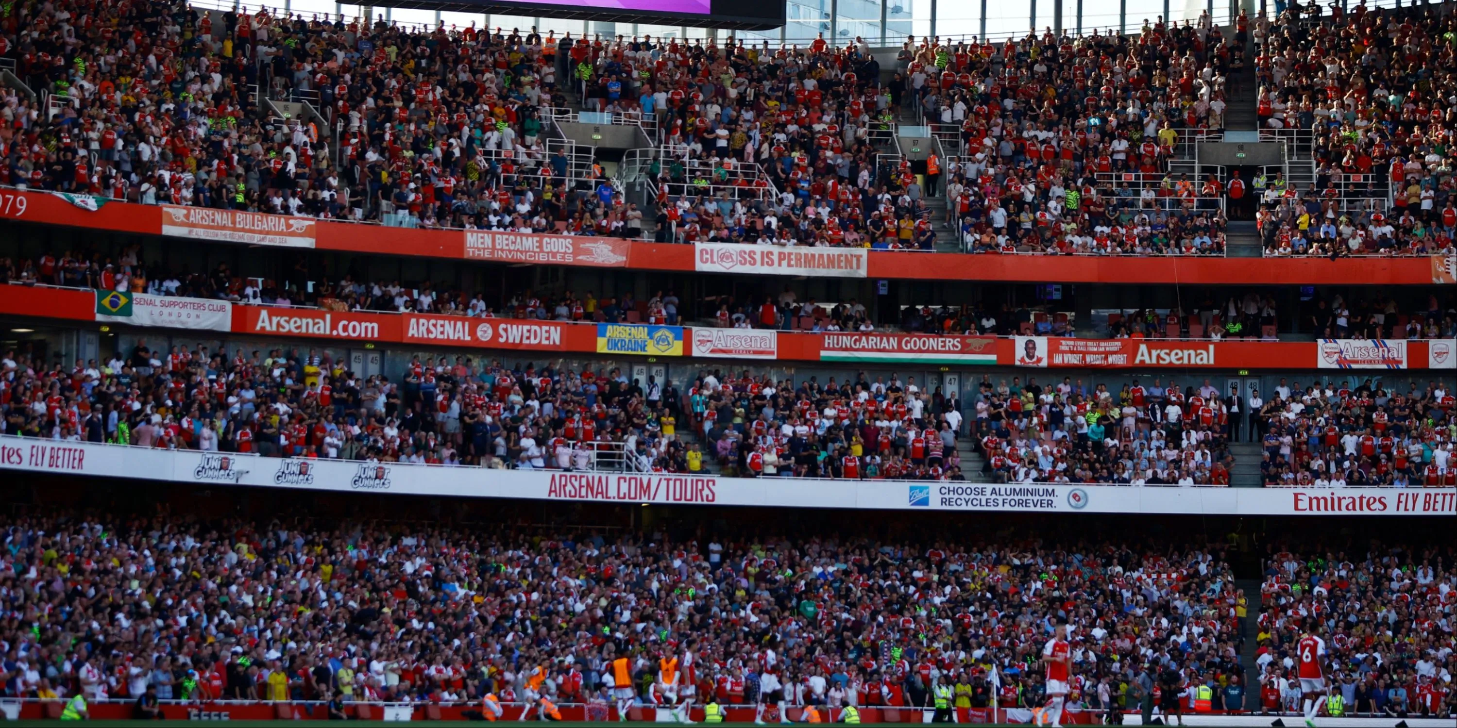 Toàn cảnh sân vận động Emirates của Arsenal trước trận đấu lớn