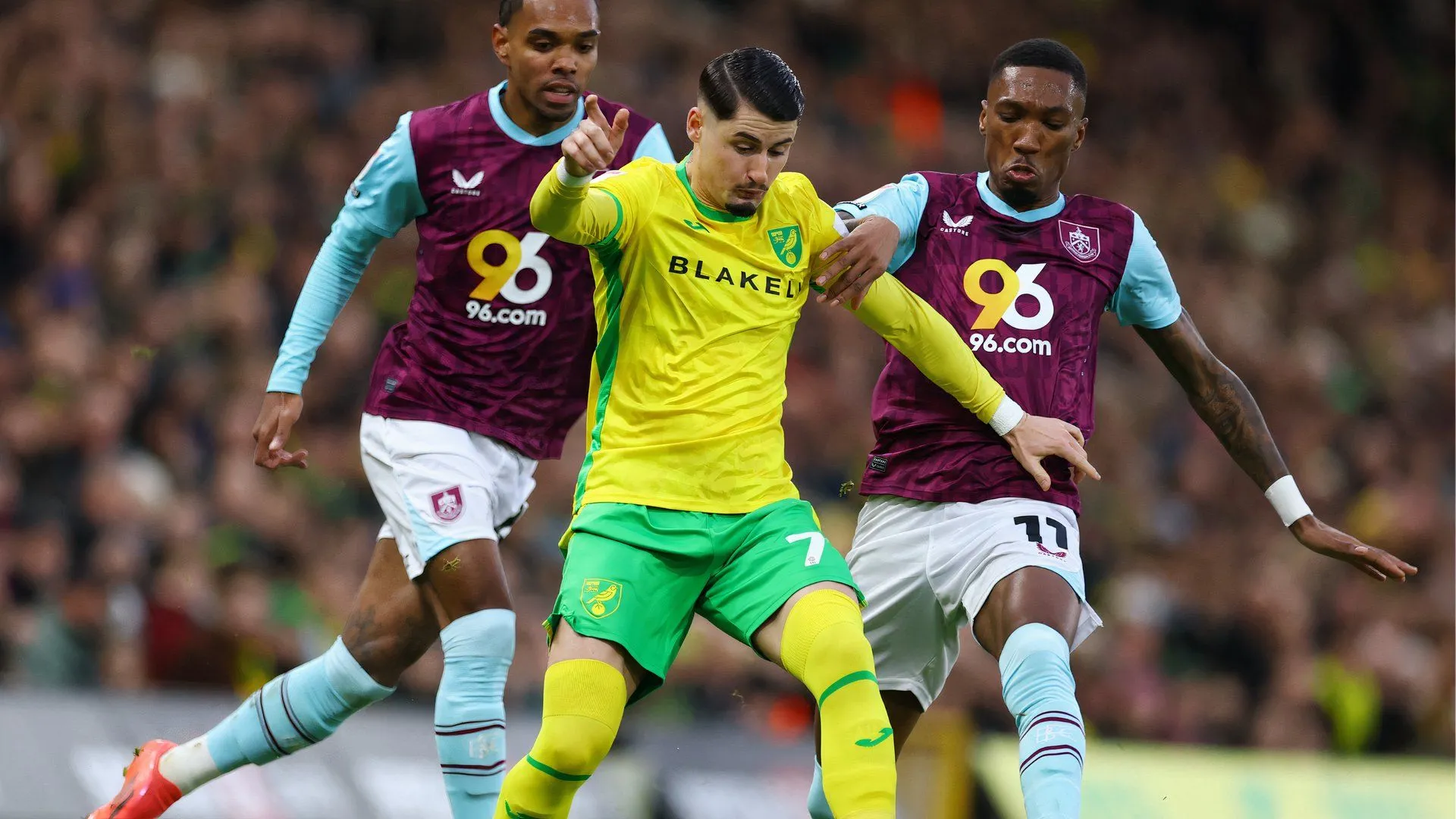 Borja Sainz trong màu áo Norwich City, tiền vệ cánh ghi 18 bàn mùa giải Championship