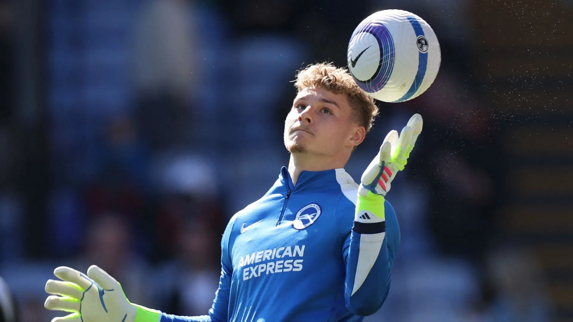 Carl Rushworth phản xạ xuất sắc trong màu áo Coventry City, nhân tố quan trọng giữa khung gỗ