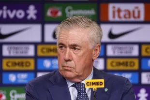 Carlo Ancelotti tại buổi họp báo năm 2025, hình ảnh minh họa phong cách chỉ đạo và uy tín của HLV người Italy.