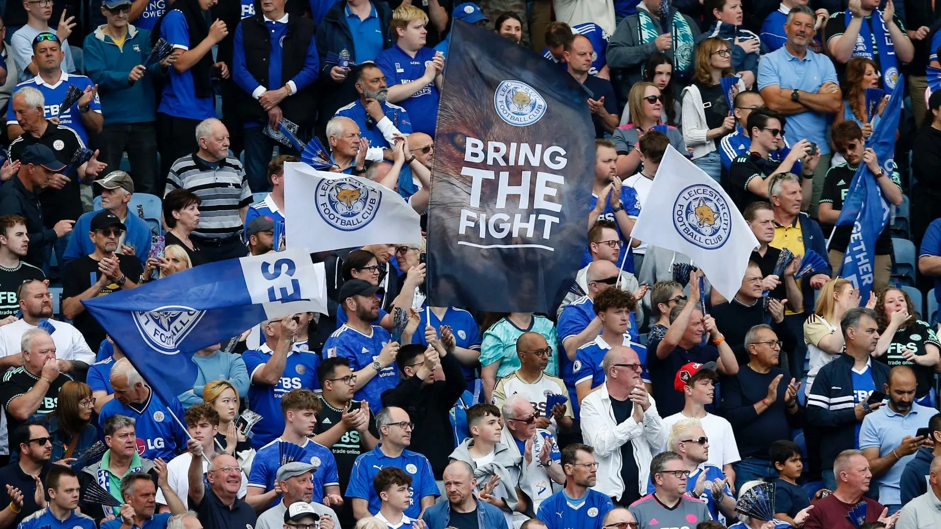 CĐV Leicester phản ứng trái ngược giữa ký ức thành công và hiện thực ở Championship