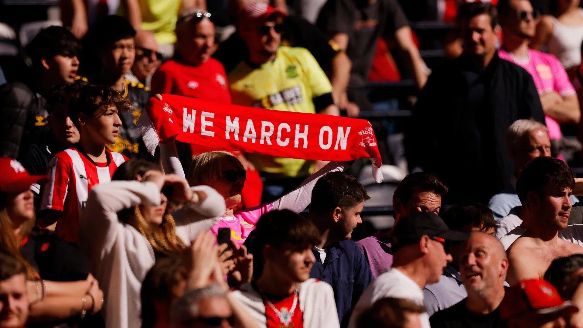 CĐV Southampton thất vọng trên khán đài St. Mary's