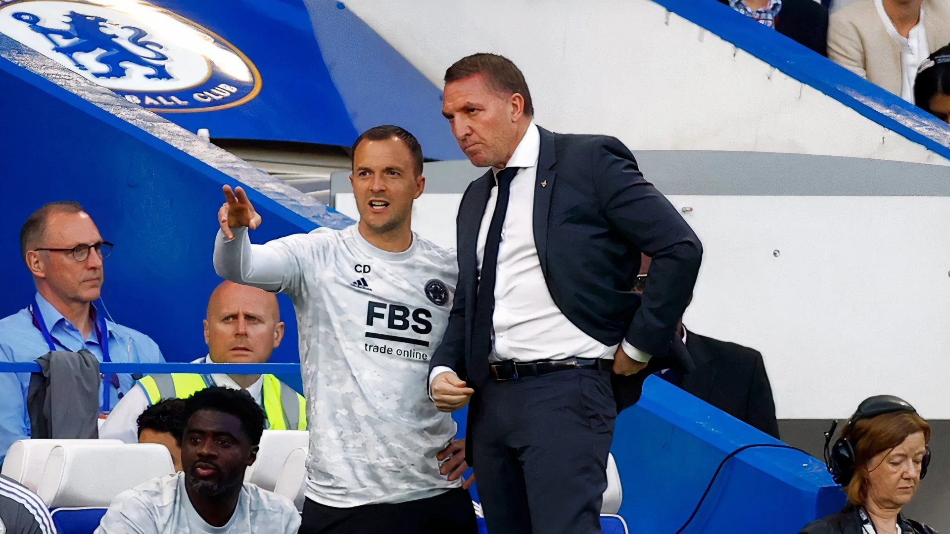 Chris Davies và Brendan Rodgers có mối gắn bó dài hạn trong sự nghiệp huấn luyện, khiến khả năng thay thế trực tiếp khó xảy ra