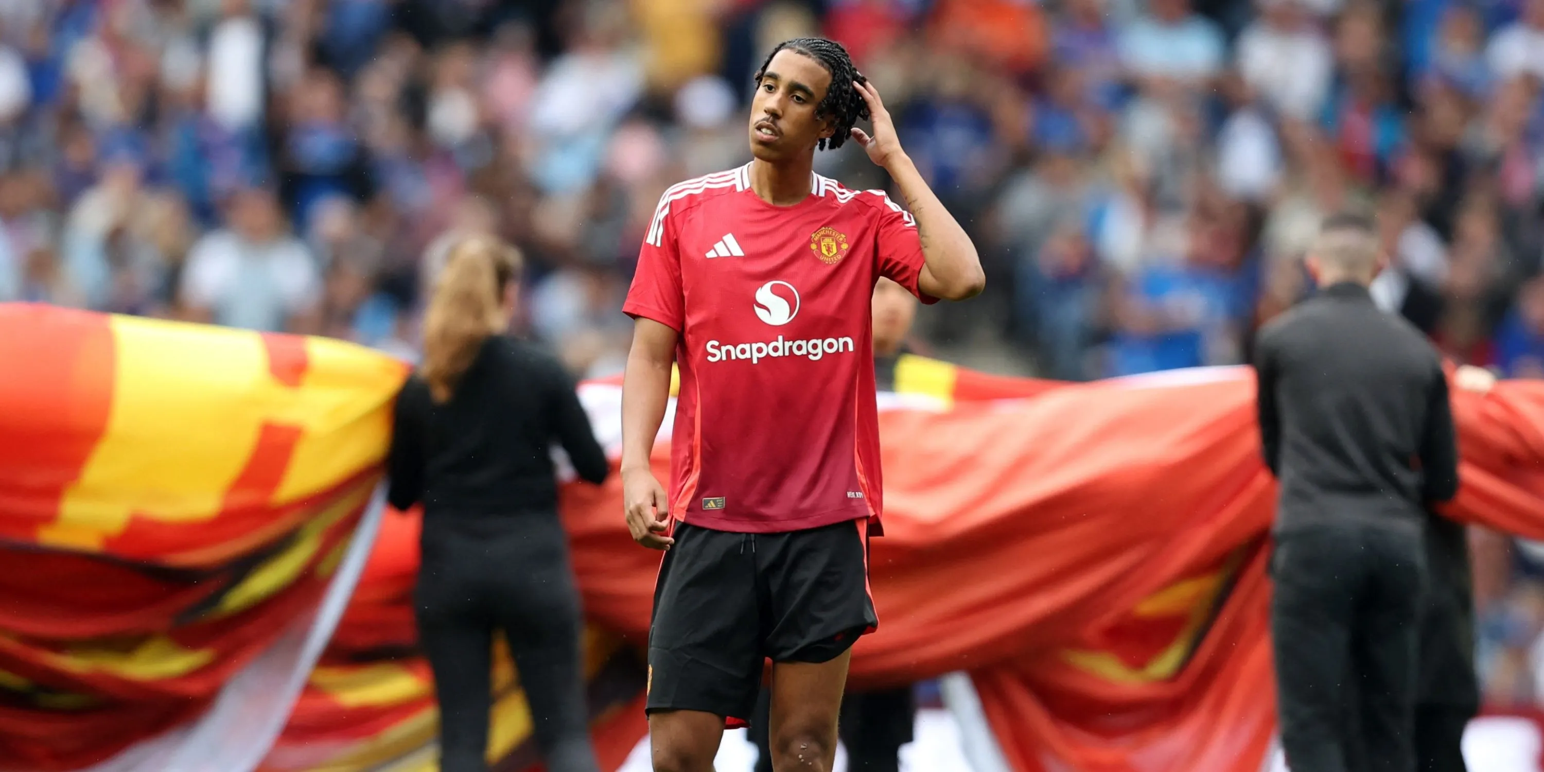 Leny Yoro trong buổi tập Man Utd