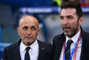 Spalletti trong sự kiện cùng Gigi Buffon, hình ảnh thể hiện kinh nghiệm và uy tín của HLV